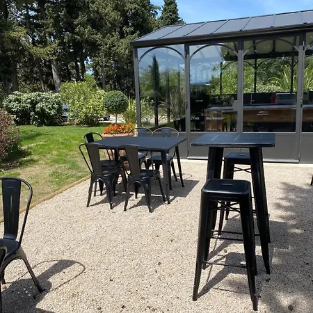 Chateau Des Cinq Cantons Carpentras