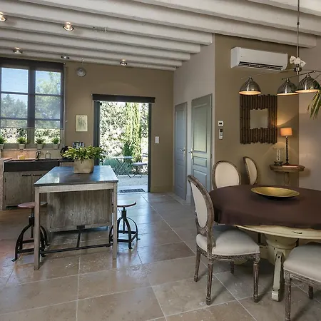 Chateau Des Cinq Cantons 4* Carpentras