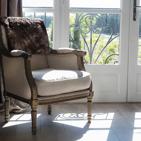 Chateau Des Cinq Cantons Guest house