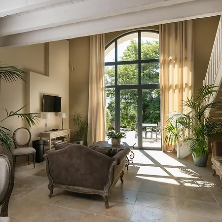 Chateau Des Cinq Cantons Guest house