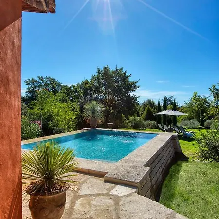 Chateau Des Cinq Cantons Carpentras